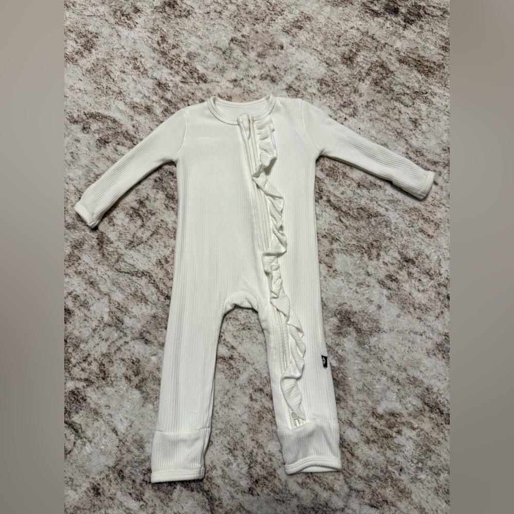 Ribbed ruffle romper